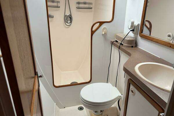 Manta 40 Yacht For Sale