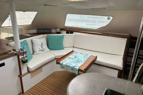 Manta 40 Yacht For Sale