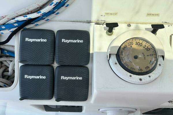 Manta 40 Yacht For Sale