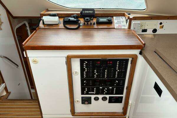 Manta 40 Yacht For Sale