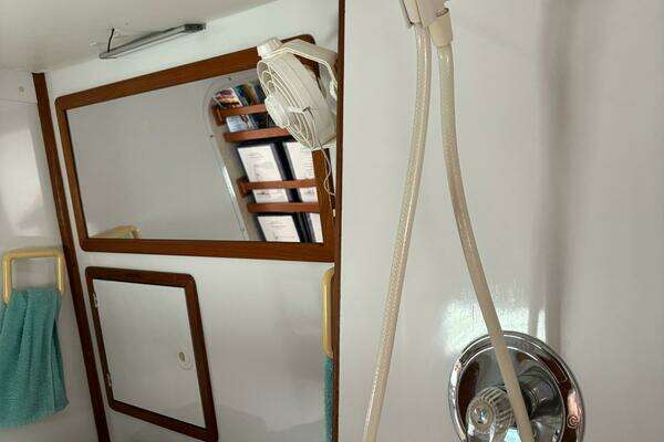 Manta 40 Yacht For Sale