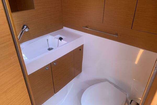 Jeanneau 479 Yacht For Sale