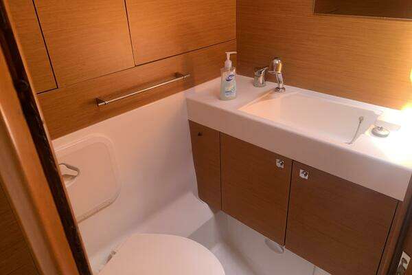 Jeanneau 479 Yacht For Sale