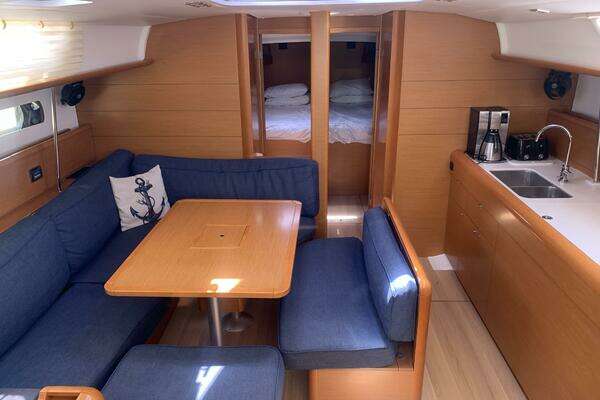 Jeanneau 479 Yacht For Sale