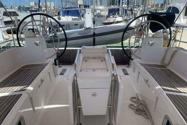 Jeanneau 479 Yacht For Sale