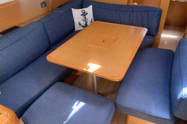 Jeanneau 479 Yacht For Sale