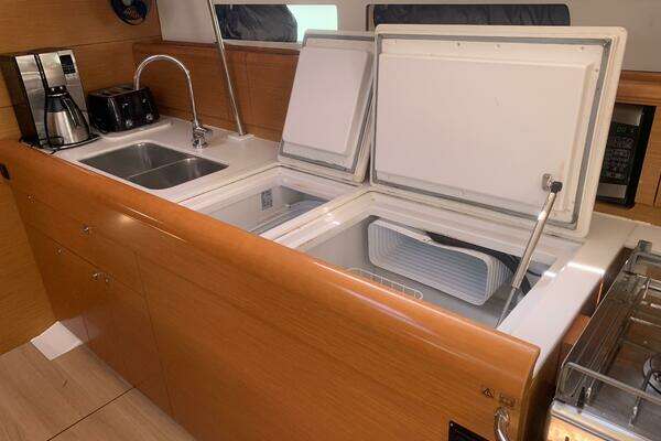 Jeanneau 479 Yacht For Sale