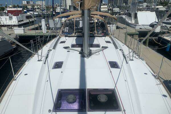 Jeanneau 479 Yacht For Sale