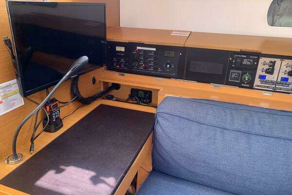 Jeanneau 479 Yacht For Sale