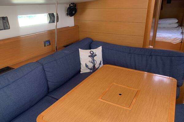 Jeanneau 479 Yacht For Sale