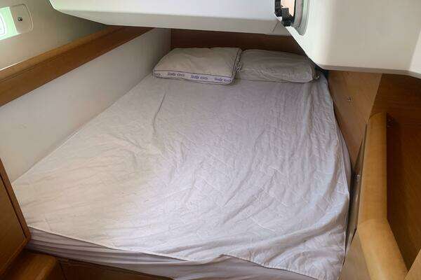 Jeanneau 479 Yacht For Sale