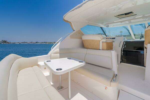 Tiara Yachts 3900 Sovran Yacht For Sale