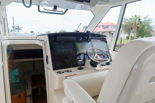 Boston Whaler 380 Realm Yacht For Sale