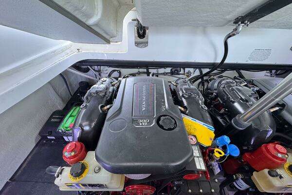 Cobalt R35 Yacht For Sale