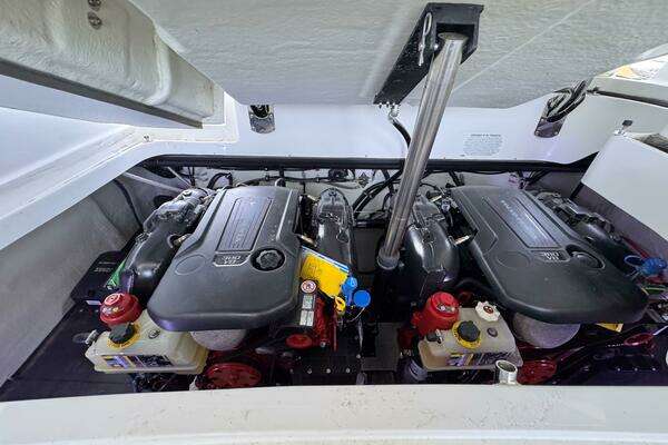Cobalt R35 Yacht For Sale