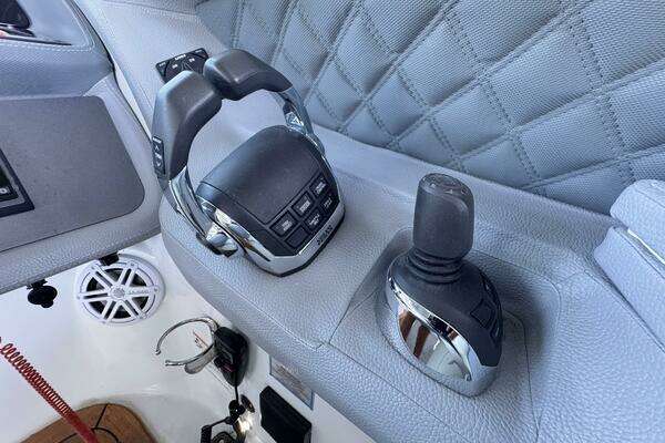 Cobalt R35 Yacht For Sale