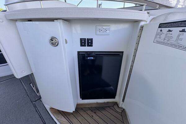 Cobalt R35 Yacht For Sale