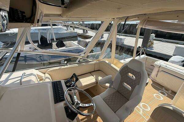 Grady-White Express 330 Yacht For Sale