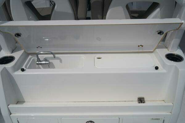 Sportsman 302CC Yacht For Sale