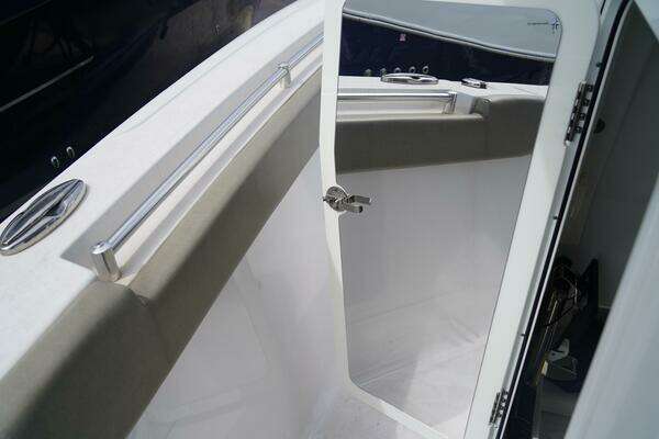 Sportsman 302CC Yacht For Sale