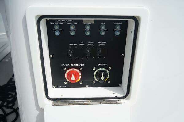 Sportsman 302CC Yacht For Sale