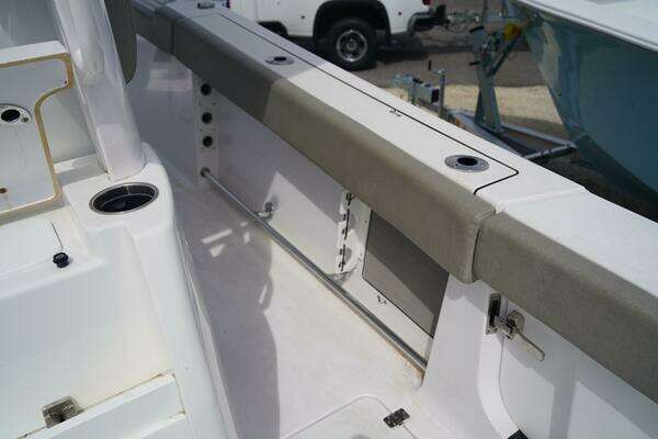 Sportsman 302CC Yacht For Sale
