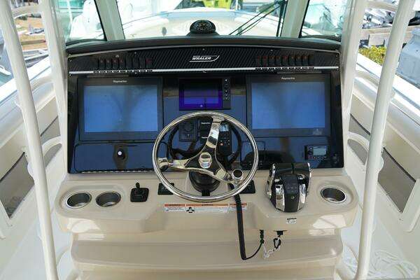 Boston Whaler 350 Outrage® Yacht For Sale