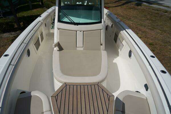 Boston Whaler 350 Outrage® Yacht For Sale