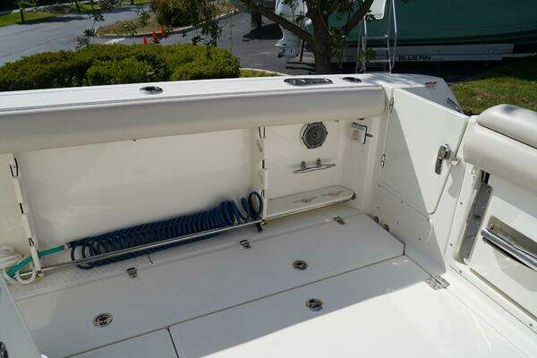 Boston Whaler 350 Outrage® Yacht For Sale