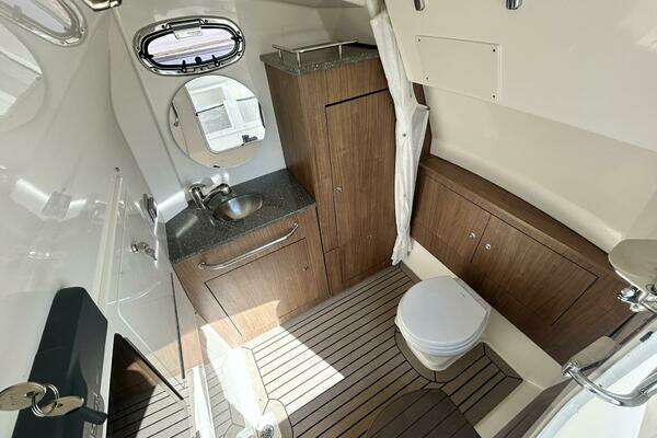Boston Whaler 350 Outrage® Yacht For Sale