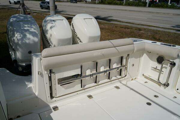 Boston Whaler 350 Outrage® Yacht For Sale