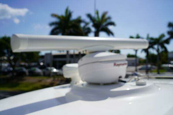 Boston Whaler 350 Outrage® Yacht For Sale