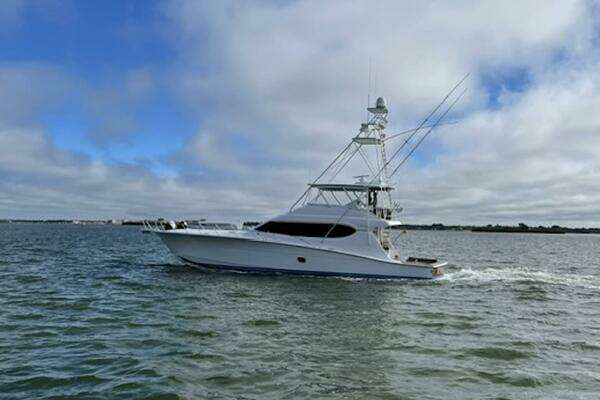 HATTERAS - 68 Convertible
