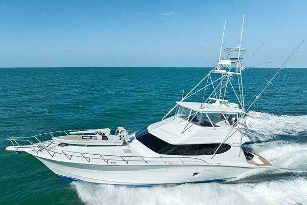 Hatteras 68 Convertible Yacht For Sale