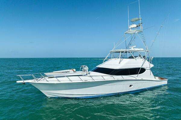 Hatteras 68 Convertible Yacht For Sale