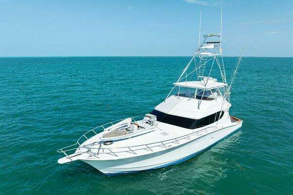 Hatteras 68 Convertible Yacht For Sale