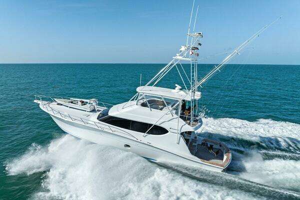 Hatteras 68 Convertible Yacht For Sale