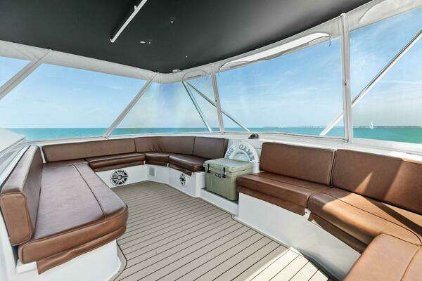 Hatteras 68 Convertible Yacht For Sale