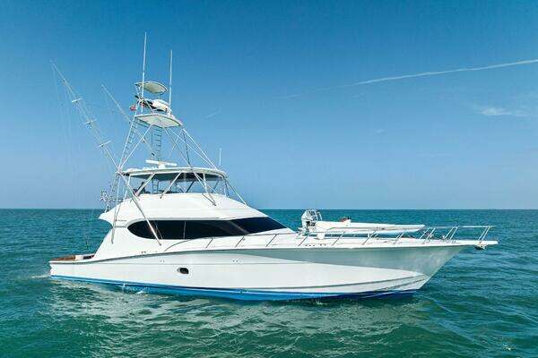 Hatteras 68 Convertible Yacht For Sale