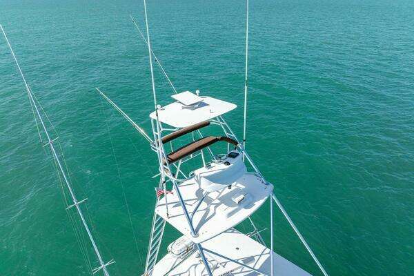 Hatteras 68 Convertible Yacht For Sale