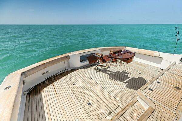 Hatteras 68 Convertible Yacht For Sale