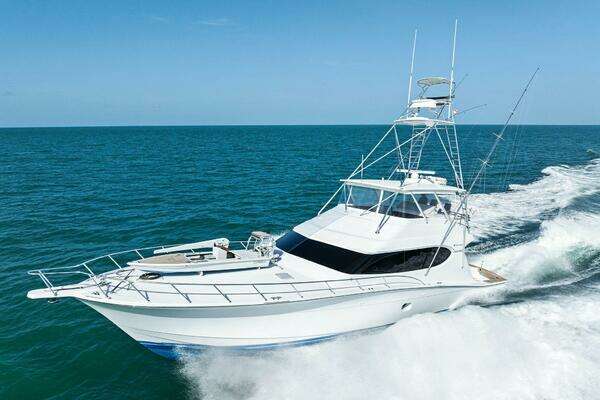 Hatteras 68 Convertible Yacht For Sale