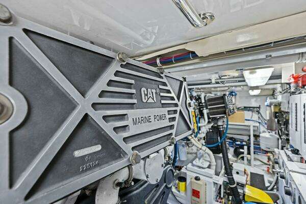 Hatteras 68 Convertible Yacht For Sale