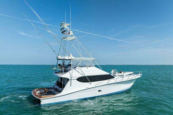 Hatteras 68 Convertible Yacht For Sale