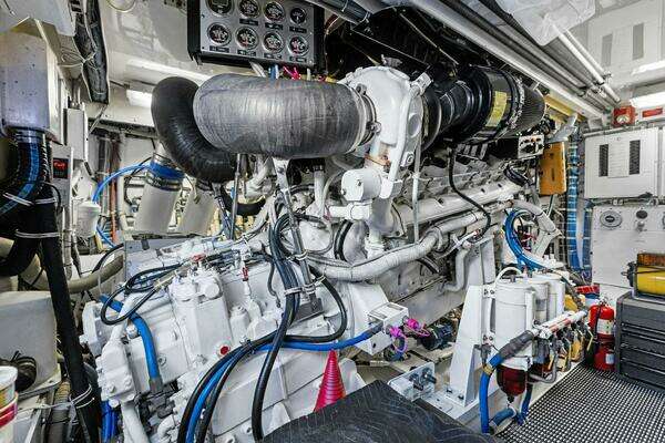 Hatteras 68 Convertible Yacht For Sale