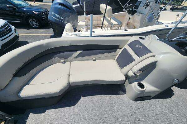 Photo of the 2022 Barletta 22UC