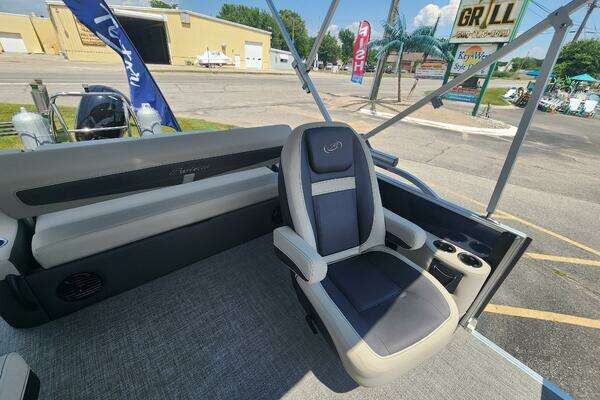 Photo of the 2022 Barletta 22UC