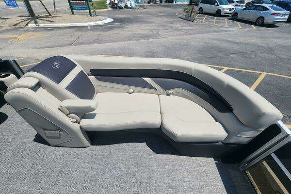 Photo of the 2022 Barletta 22UC