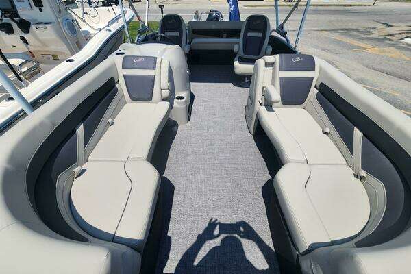 Photo of the 2022 Barletta 22UC