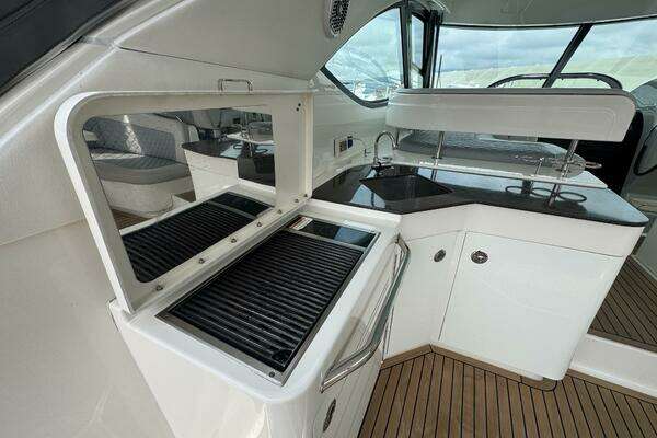 Sea Ray 470 Sundancer Yacht For Sale